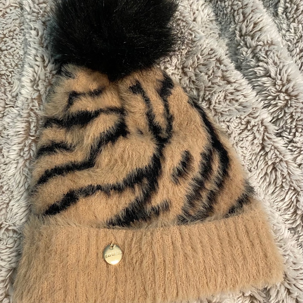 EXPRESS Tiger Fur Beanie